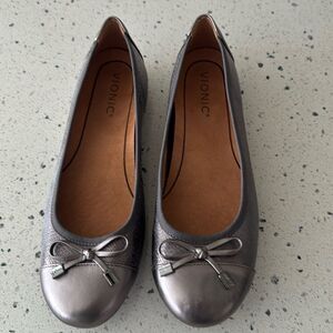 Vionic Silver Flats with Bow Detail